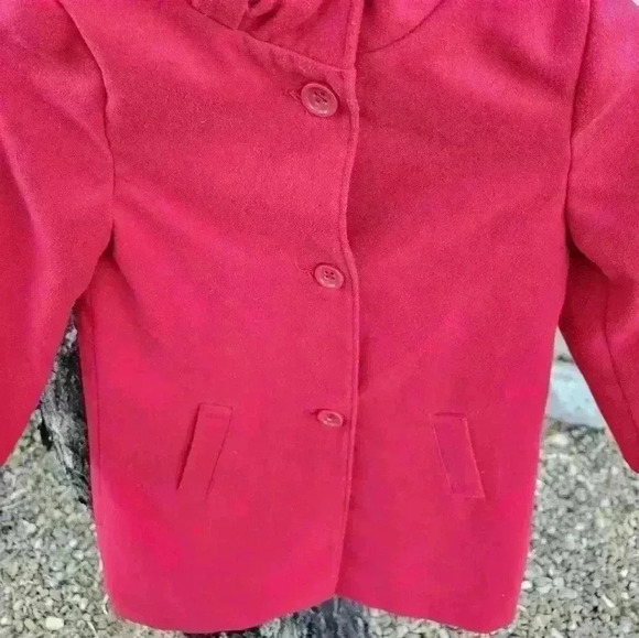 Stylish Red Overcoat - Perfect for Cold Weather - Picture 9 of 9